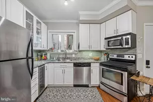 302 Lombard St, Philadelphia, PA 19147 - Photo 5