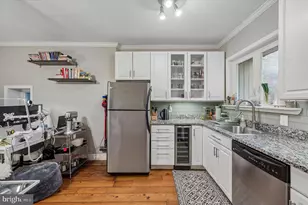 302 Lombard St, Philadelphia, PA 19147 - Photo 9