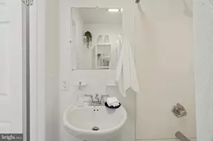 1109 Spruce St, Philadelphia, PA 19107 - Photo 11