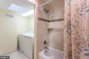 405 S LeCount St, Philadelphia, PA 19146 - Photo 15