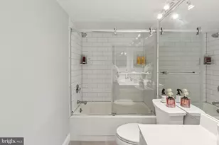 241 S 6th St, Philadelphia, PA 19106 - Photo 13