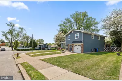 1044 Bloomfield Avenue, Philadelphia, PA 19115 - Photo 3