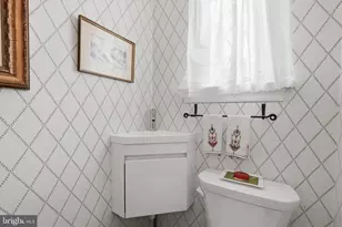 233 E Evergreen Ave, Philadelphia, PA 19118 - Photo 7