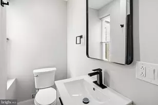 2040 Fernon St, Philadelphia, PA 19145 - Photo 11