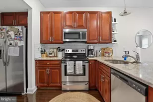 2115 Carpenter St, Philadelphia, PA 19146 - Photo 3