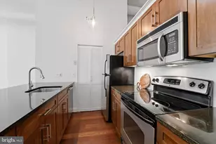 2429 Locust St, Philadelphia, PA 19103 - Photo 9