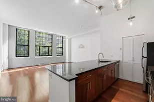 2429 Locust St, Philadelphia, PA 19103 - Photo 9