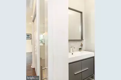 870 N 19th Street, Philadelphia, PA 19130 - Photo 11