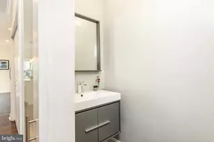 870 N 19th St, Philadelphia, PA 19130 - Photo 11