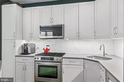 811 S 20th Street #B, Philadelphia, PA 19146 - Photo 9