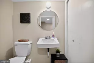 132 E Hartwell Ln, Philadelphia, PA 19118 - Photo 23