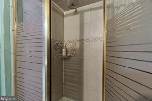 607 N 64th St, Philadelphia, PA 19151 - Photo 37