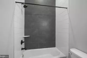910 N 17th St, Philadelphia, PA 19130 - Photo 13