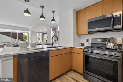 1034 Spruce Street #401, Philadelphia, PA 19107 - Photo 5