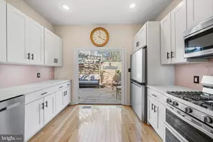 2319 Aspen St, Philadelphia, PA 19130 - Photo 7