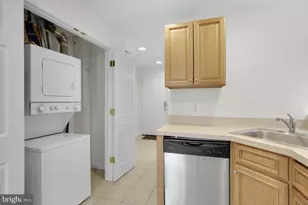 1526 Brown St, Philadelphia, PA 19130 - Photo 7