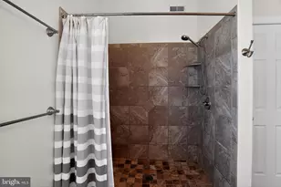 2246 Christian St, Philadelphia, PA 19146 - Photo 25