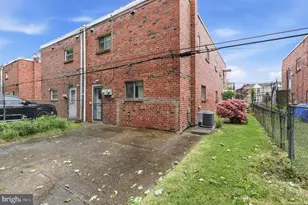 1928 Goodnaw St, Philadelphia, PA 19115 - Photo 41