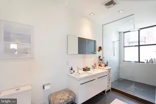 240 N 2nd St, Philadelphia, PA 19106 - Photo 7