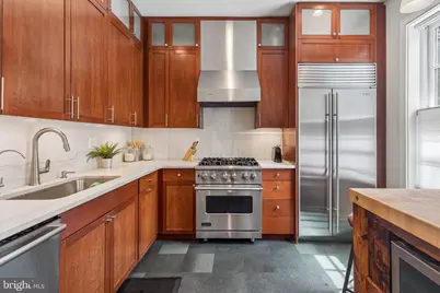 2415 Pine Street, Philadelphia, PA 19103 - Photo 9