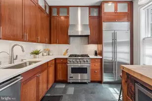 2415 Pine St, Philadelphia, PA 19103 - Photo 9