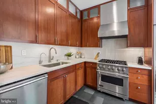 2415 Pine St, Philadelphia, PA 19103 - Photo 11