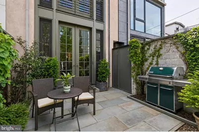 2415 Pine Street, Philadelphia, PA 19103 - Photo 15