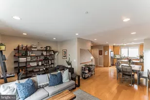 211 Brown St, Philadelphia, PA 19123 - Photo 3