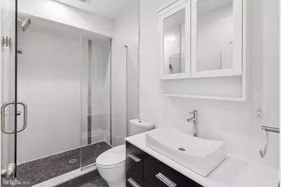 752 S Hicks Street, Philadelphia, PA 19146 - Photo 17