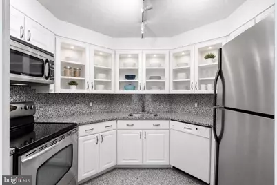2018 Walnut Street #6J, Philadelphia, PA 19103 - Photo 5