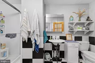 636 Green Ln, Philadelphia, PA 19128 - Photo 9
