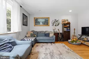 636 Green Ln, Philadelphia, PA 19128 - Photo 3