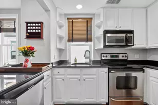 1714 Wallace St, Philadelphia, PA 19130 - Photo 5