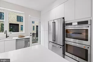 654 Fairmount Ave, Philadelphia, PA 19123 - Photo 5