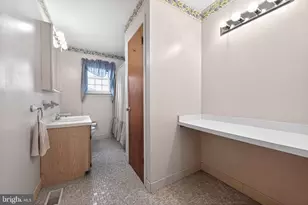 9033 Lykens Ln, Philadelphia, PA 19128 - Photo 25