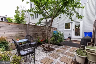 2445 Coral St, Philadelphia, PA 19125 - Photo 9
