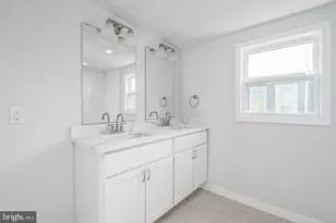 438 Dudley St, Philadelphia, PA 19148 - Photo 9