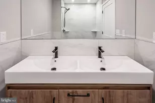 2401 Washington Ave, Philadelphia, PA 19146 - Photo 9