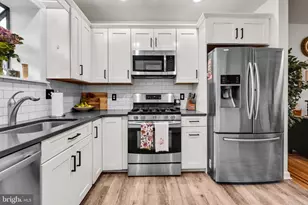 823 N 25th St, Philadelphia, PA 19130 - Photo 13