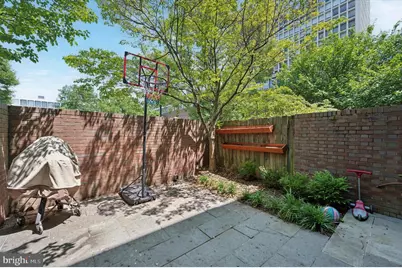 283 Locust Street, Philadelphia, PA 19106 - Photo 31