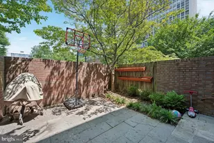 283 Locust St, Philadelphia, PA 19106 - Photo 31