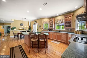 734 Cornelia Pl, Philadelphia, PA 19118 - Photo 11