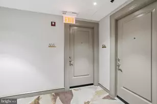 201 N 8th St, Philadelphia, PA 19106 - Photo 29