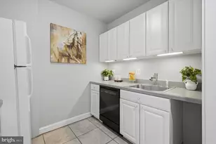 1127 Green St, Philadelphia, PA 19123 - Photo 7