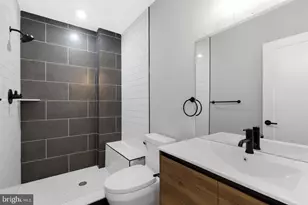 919 N 15th St, Philadelphia, PA 19130 - Photo 11