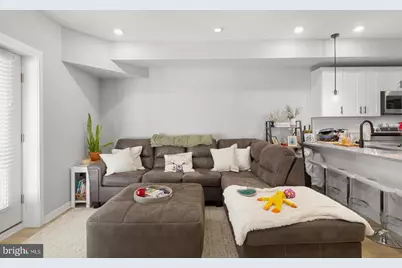 919 N 15th Street #1R, Philadelphia, PA 19130 - Photo 3