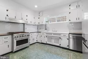 607 W Cliveden St, Philadelphia, PA 19119 - Photo 17