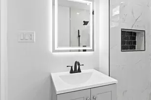 2040 Norwood St, Philadelphia, PA 19145 - Photo 9