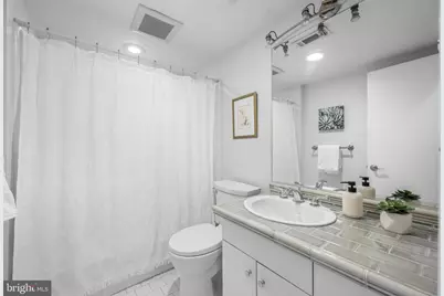 303 Spruce Street, Philadelphia, PA 19106 - Photo 17