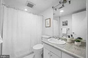 303 Spruce St, Philadelphia, PA 19106 - Photo 17